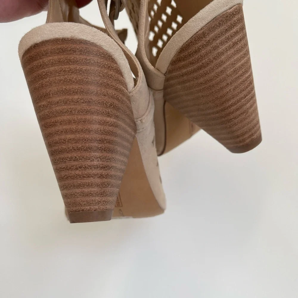 Vince Camuto sole accent balance